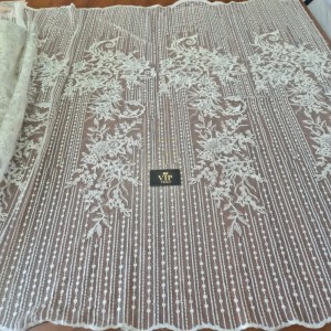 Нашита дантела в екрю 342