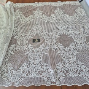 Нашита дантела в екрю 343
